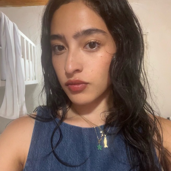 Meet your Posher, Daniella - Picture 1 of 1